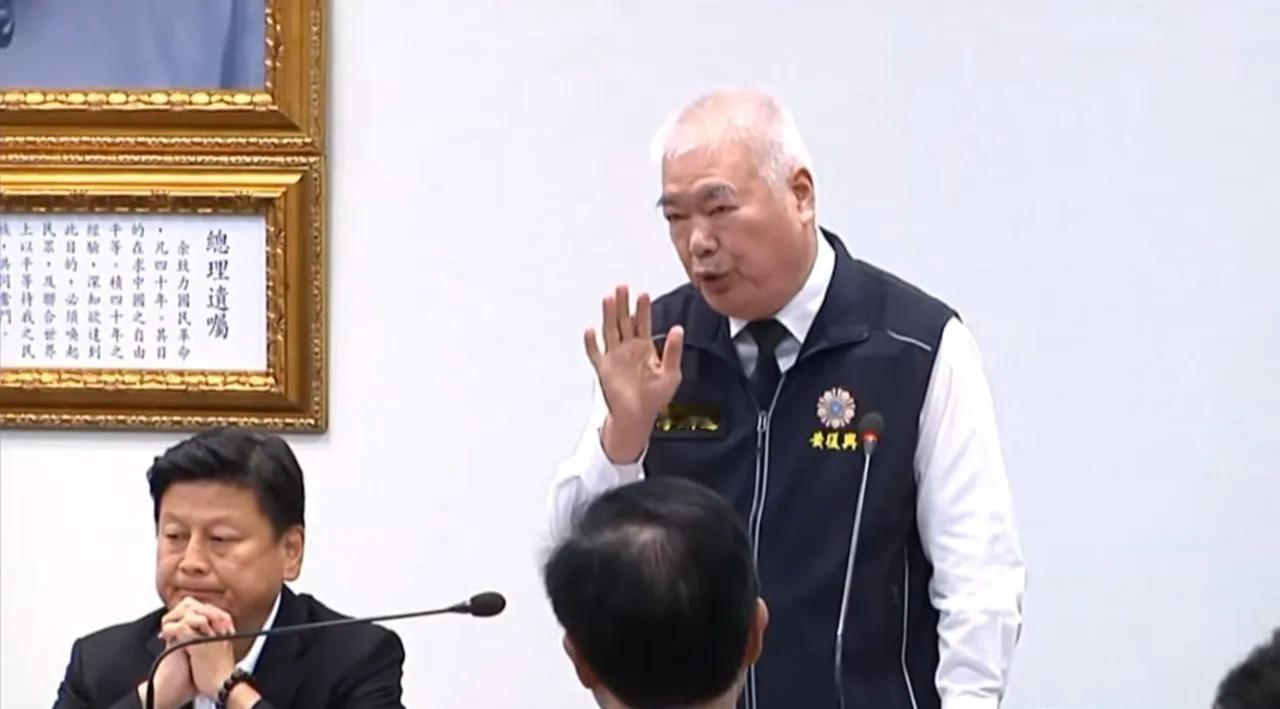 张亚中雪中送炭，张亚中办公室主任何启圣今(30日)凌晨在脸书发文表示，这次，我挺