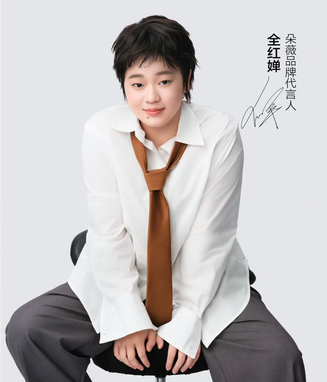 果然姜还是老的辣，我问老爸：黄子韬自己的品牌，放着老婆徐艺洋不用，为什么偏偏选
