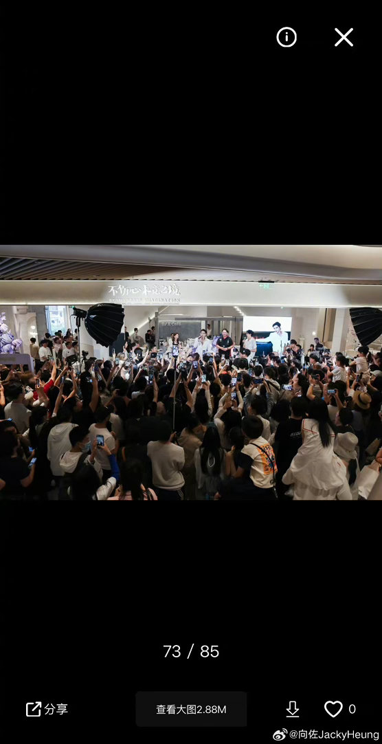 向佑到场向佐粉丝见面会向佐向佑体型差向佑来到向佐粉丝见面会为哥哥站台，二人同框出