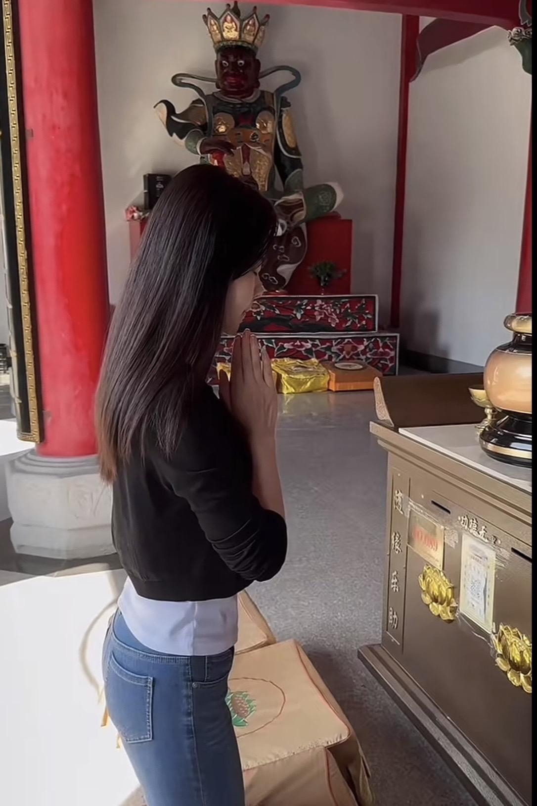 一方净土 三柱清香 只愿家人平安喜乐 岁岁年年