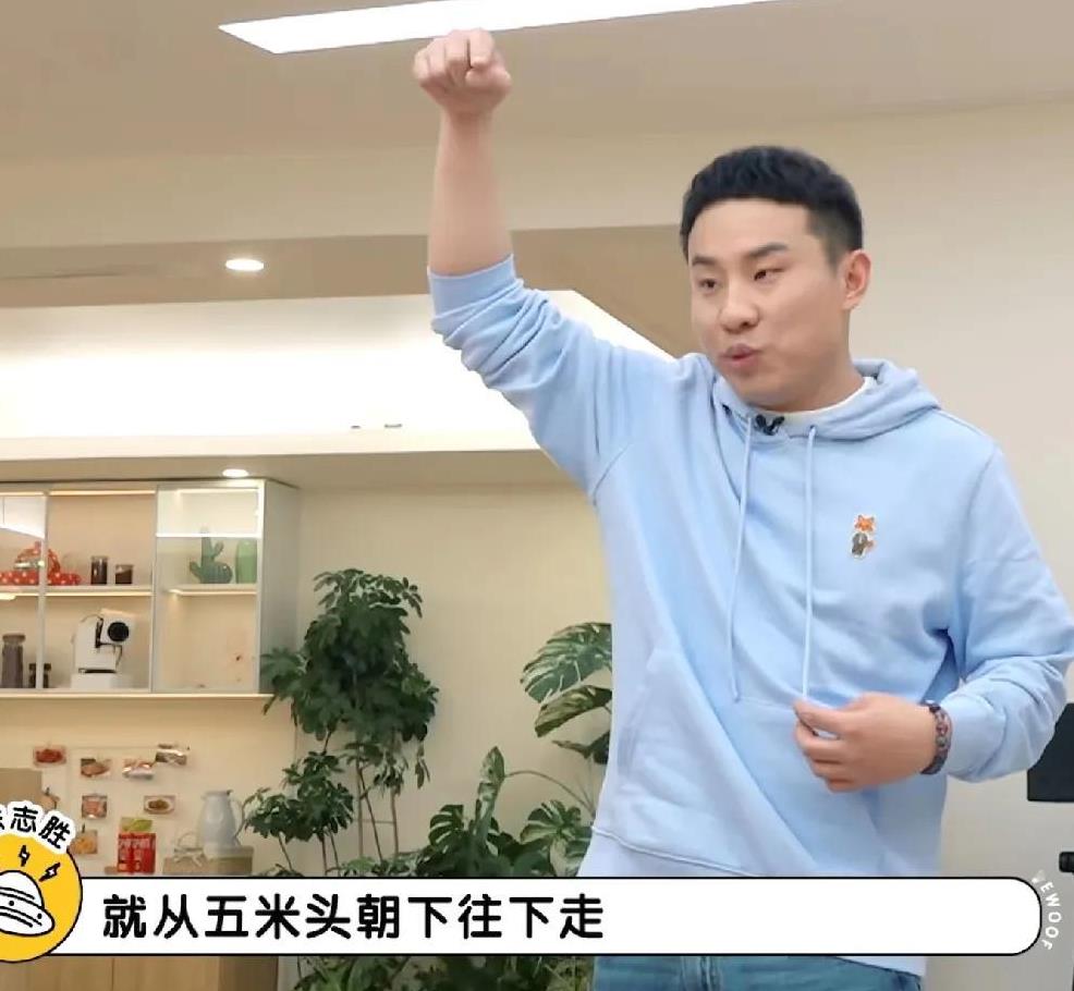 徐志胜：“我拍大男主戏的时候，第一次吊威亚头朝下，那时候我眼袋比较重，眼睛又本来