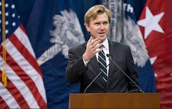 看到了美副防长的对华发言，才愕然发现，原来中国已经这么牛了 科尔比这个人得先