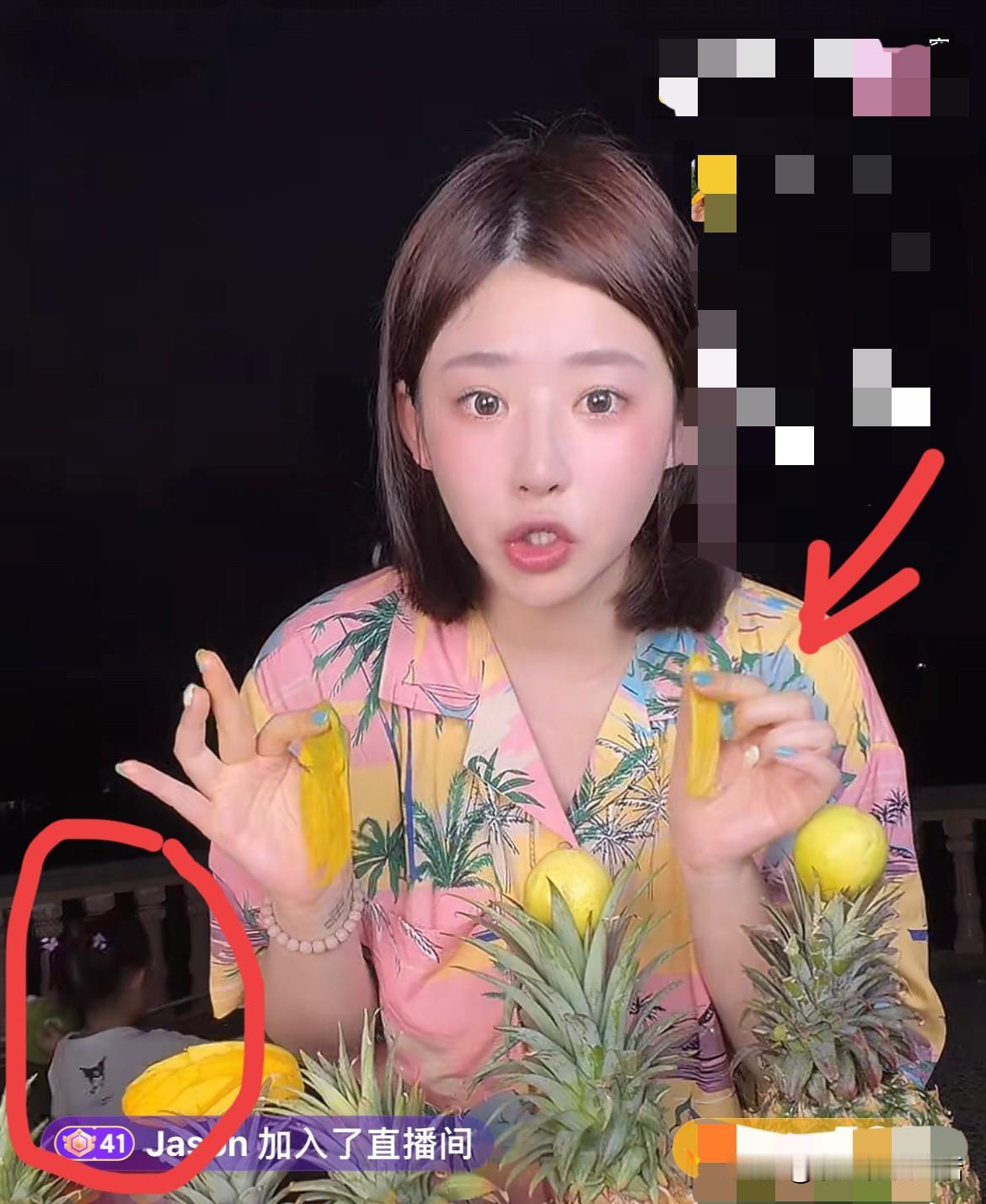 带娃直播！网红黄一鸣为赚奶粉钱，跑海南推销水果，手捏芒果皮喊话达三小时！她早