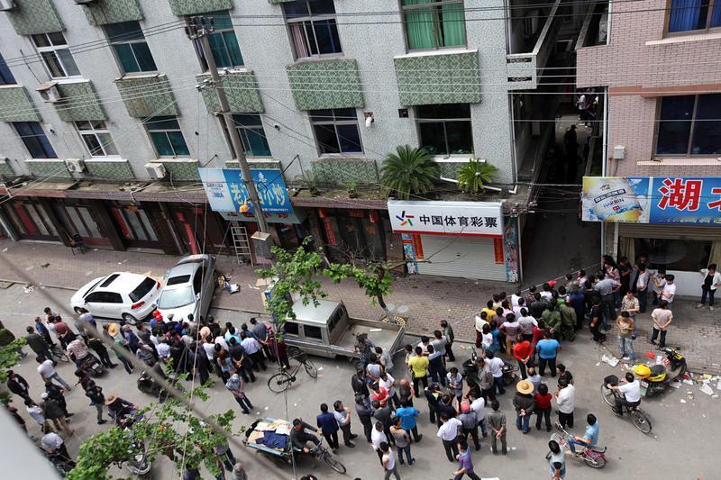 2024年7月，郑州的倪先生在农行中牟白沙支行取170万现金，刚出银行几米就遭歹