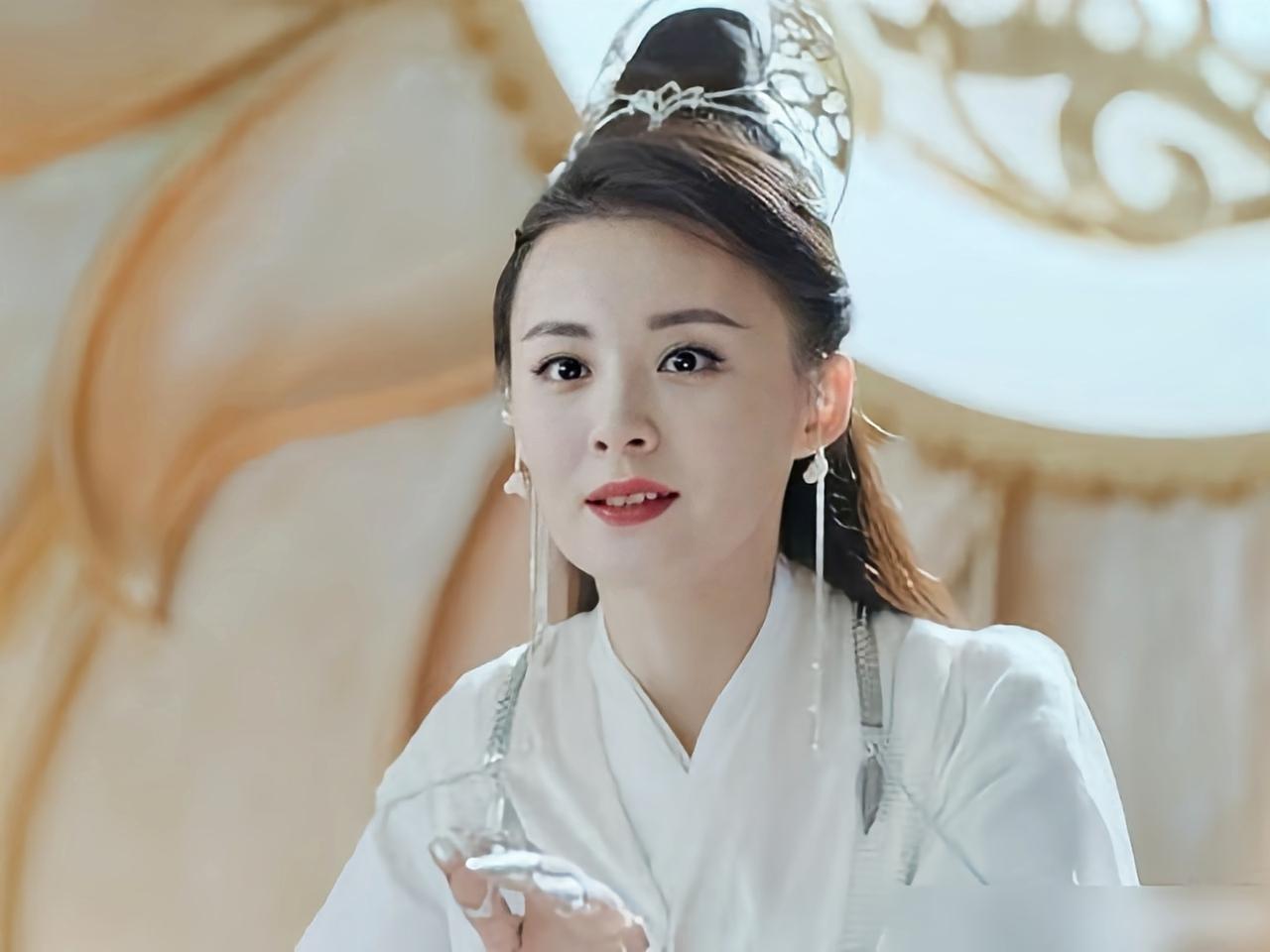 古龙小说里的武力天花板是燕南天和邀月，燕南天和邀月那一战，是最牛的。燕南天是