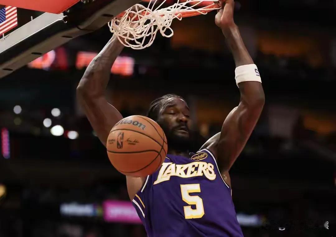 全场仅得2分，艾顿表现引热议湖人队对火箭队的首轮季后赛，湖人3比0拿到了赛点。