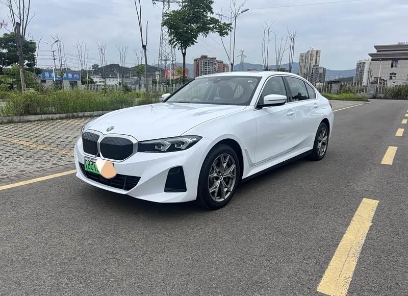 去年提的宝马i3，落地18万左右，当时听完销售报价还以为自己听错了，这可是和3系