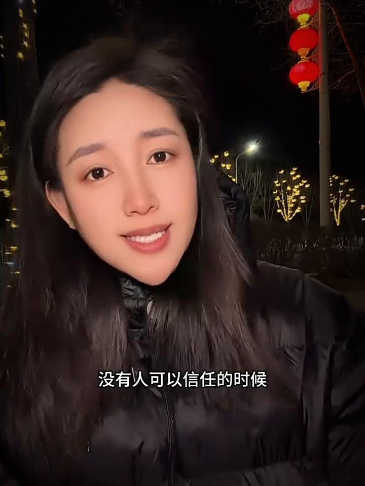 能咬牙挺过一切的人值得你温柔相待。永远都不要小瞧一个什么都经历过的男人，他独自