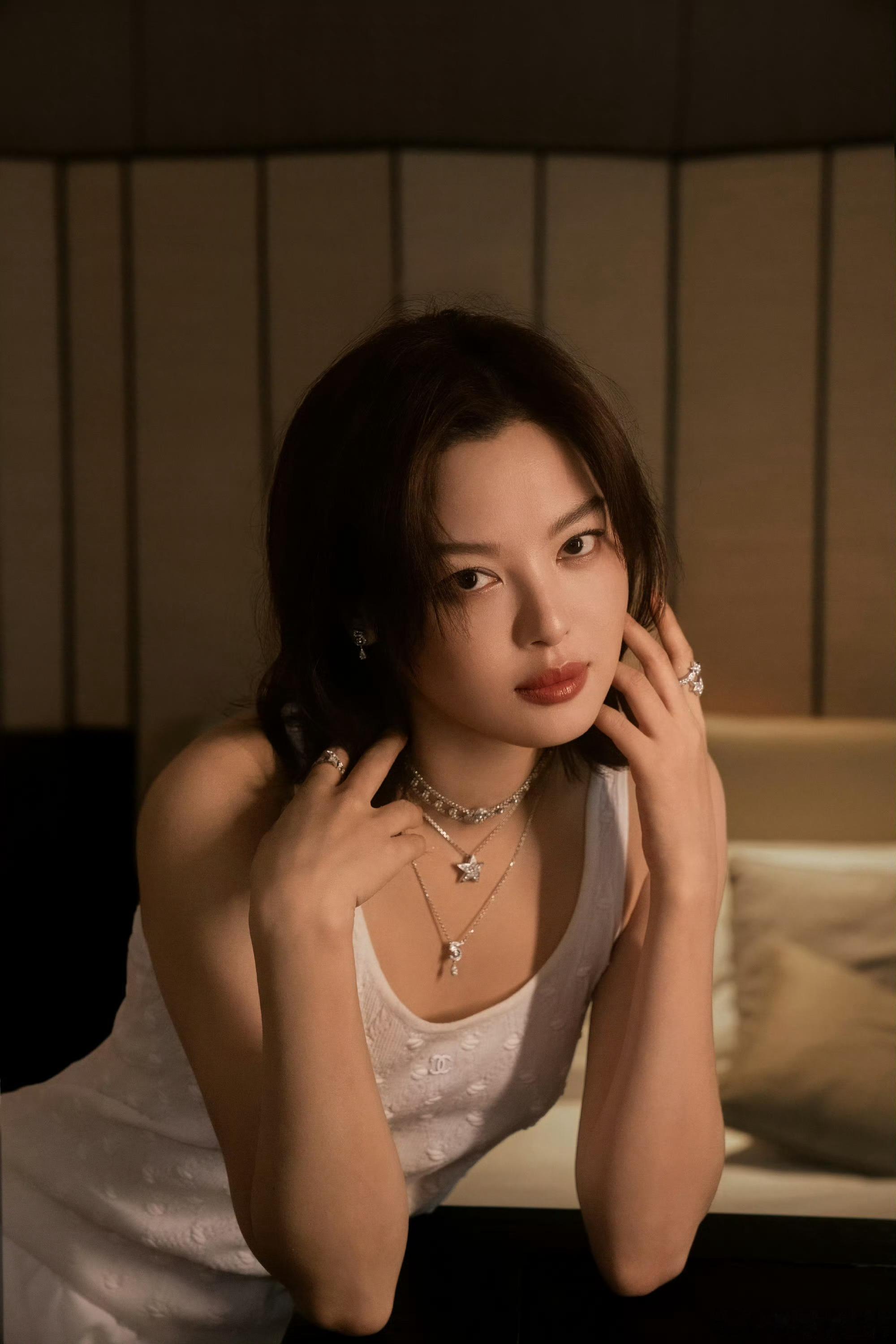 李宇春倪妮高叶穿靴子不告诉辛芷蕾哈哈哈哈新疆时装周提前开幕了吧！四个美女齐刷刷