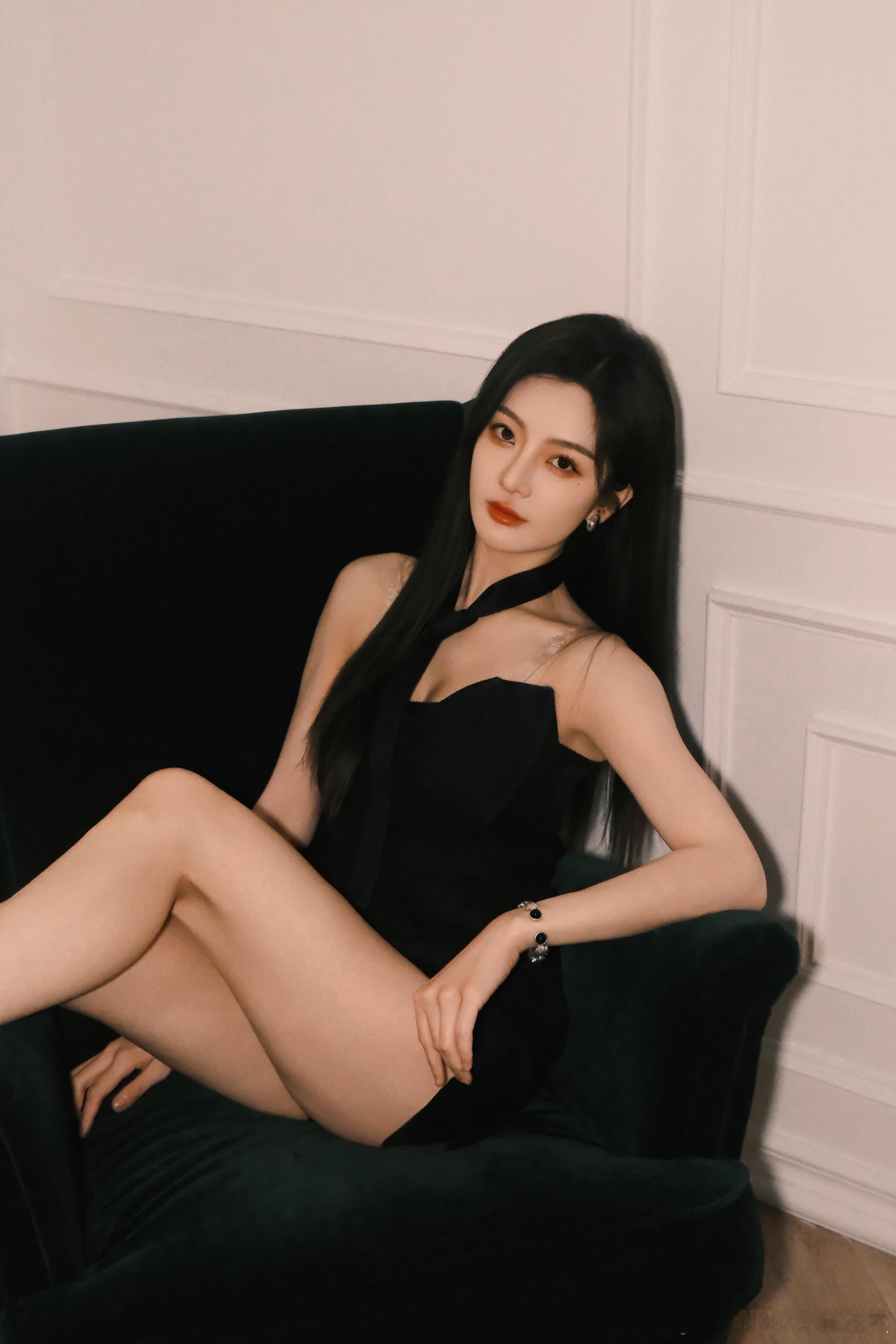青钰雯🖤上海时装周look​​​