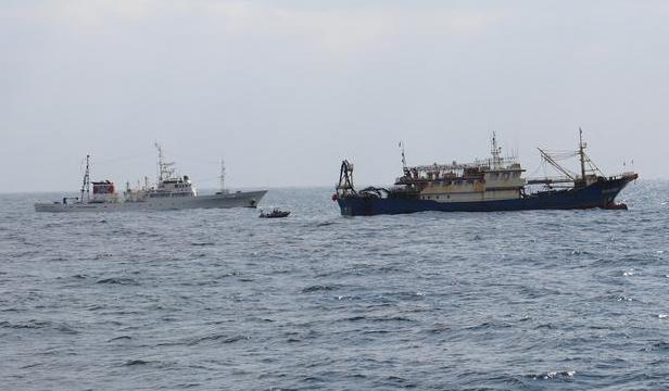 日本释放非法扣押的我渔船船长据日本共同社消息，2月13日，日方释放了此前一天被