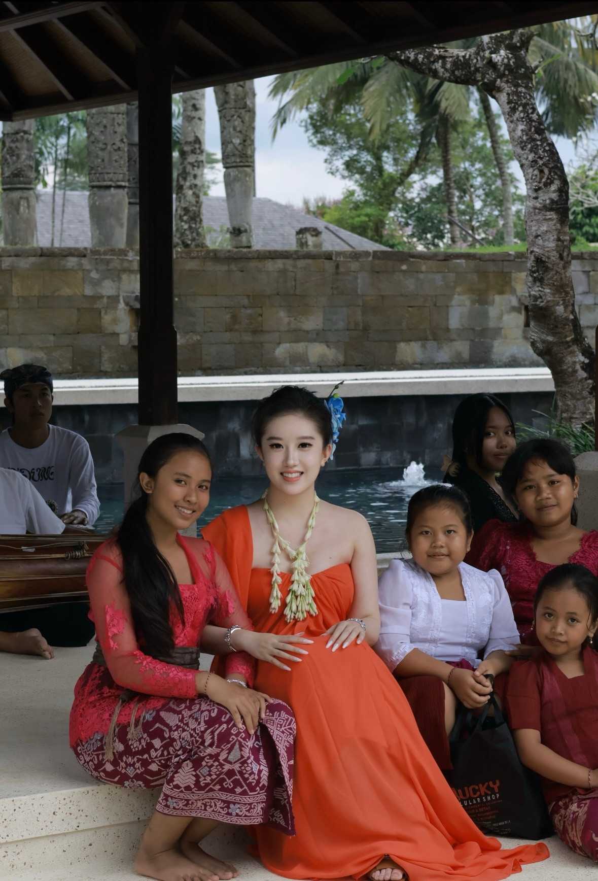 真的好漂亮第一眼真的认成刘亦菲了….