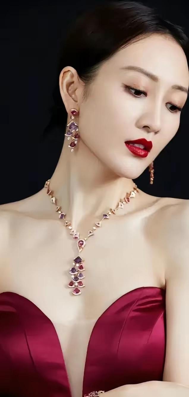 内娱我最搞不懂的人，就是王鸥了，明明长相挺好，演技也好，可却偏偏看中了说相声的何