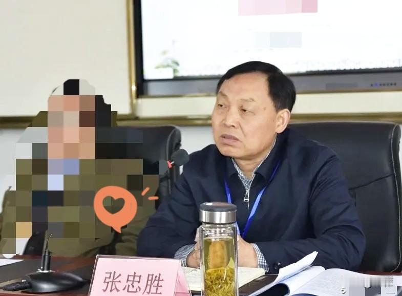 湖北省孝感市的张忠胜上了热搜，63岁，1963年出生，孝南人，大学文化，长期