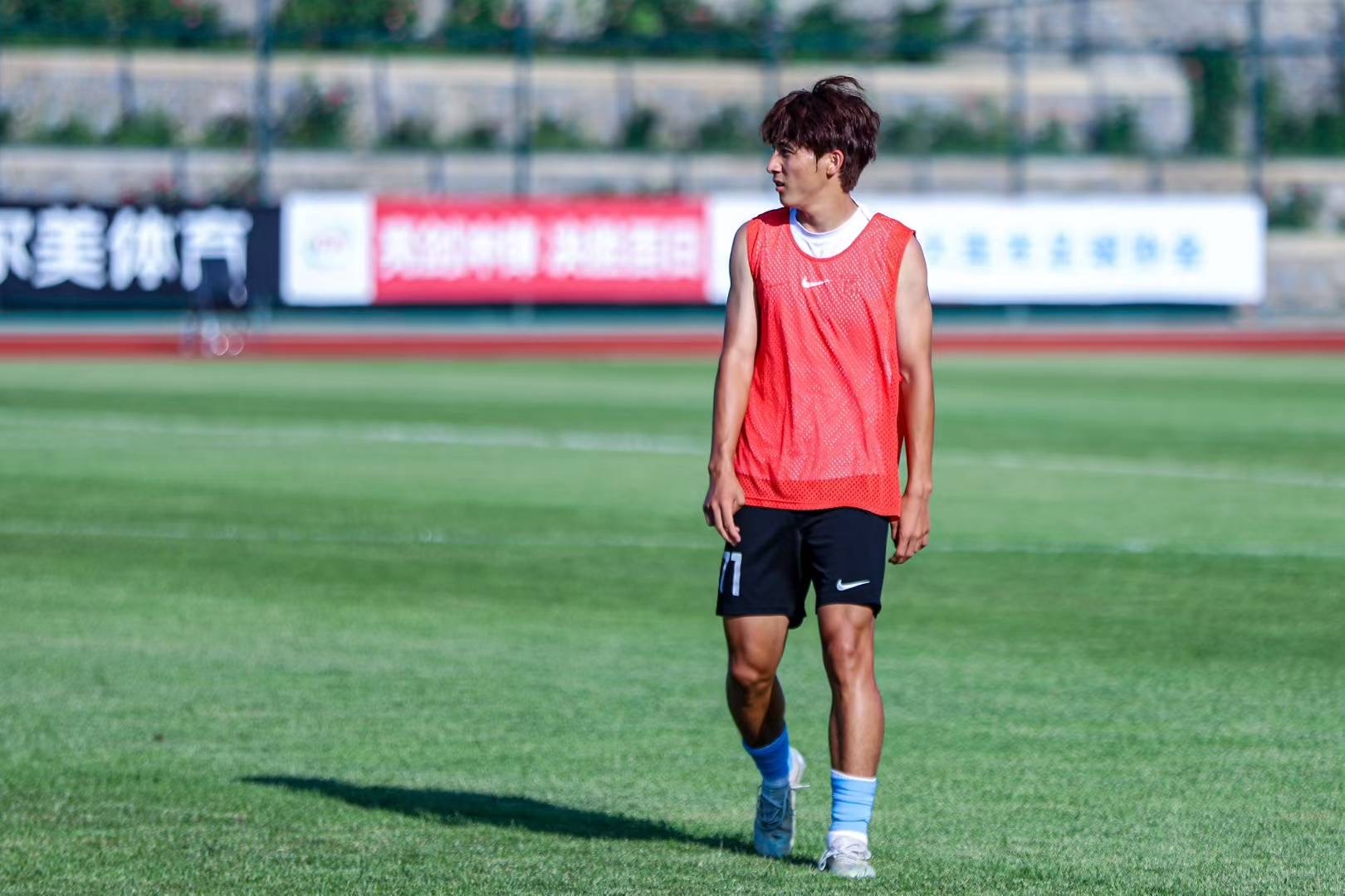 大连英博大连龙卷风中冠联赛大连英博今年大连龙卷风要踢中冠，现在也是在引进球员。