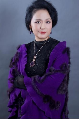 1979年，饰演潘金莲的廖学秋因为拍戏，和老公分别了六个月，她归心似箭，往家赶，