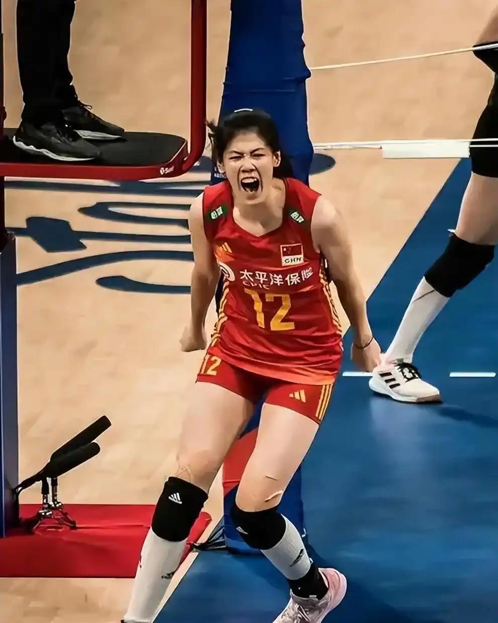 李盈盈是目前这支女排的真大腿，泰国女排世锦赛，伤病中的李盈盈，只有50%的能