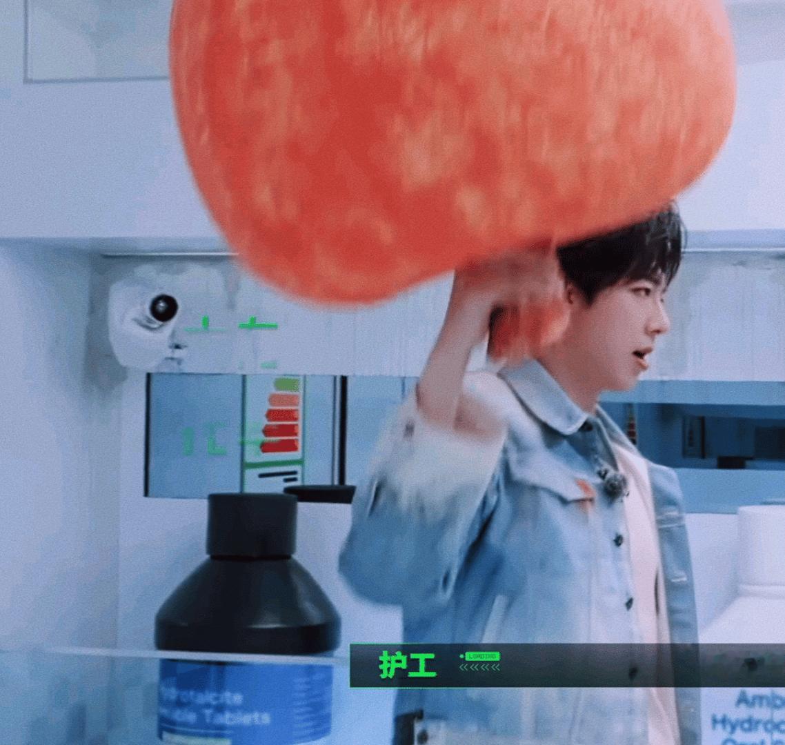 刘宇宁N宁丝现在强得可怕每天主打自己卷自己哥哥没空的时间里宁丝也忙得飞起般配般配
