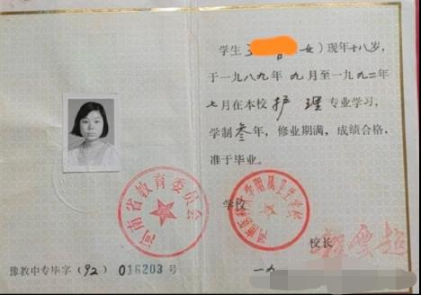 年轻漂亮的护士