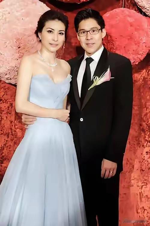 不得不承认，郭晶晶嫁了个好人家！​香港此次发生灾情，郭晶晶的丈夫霍启刚第一