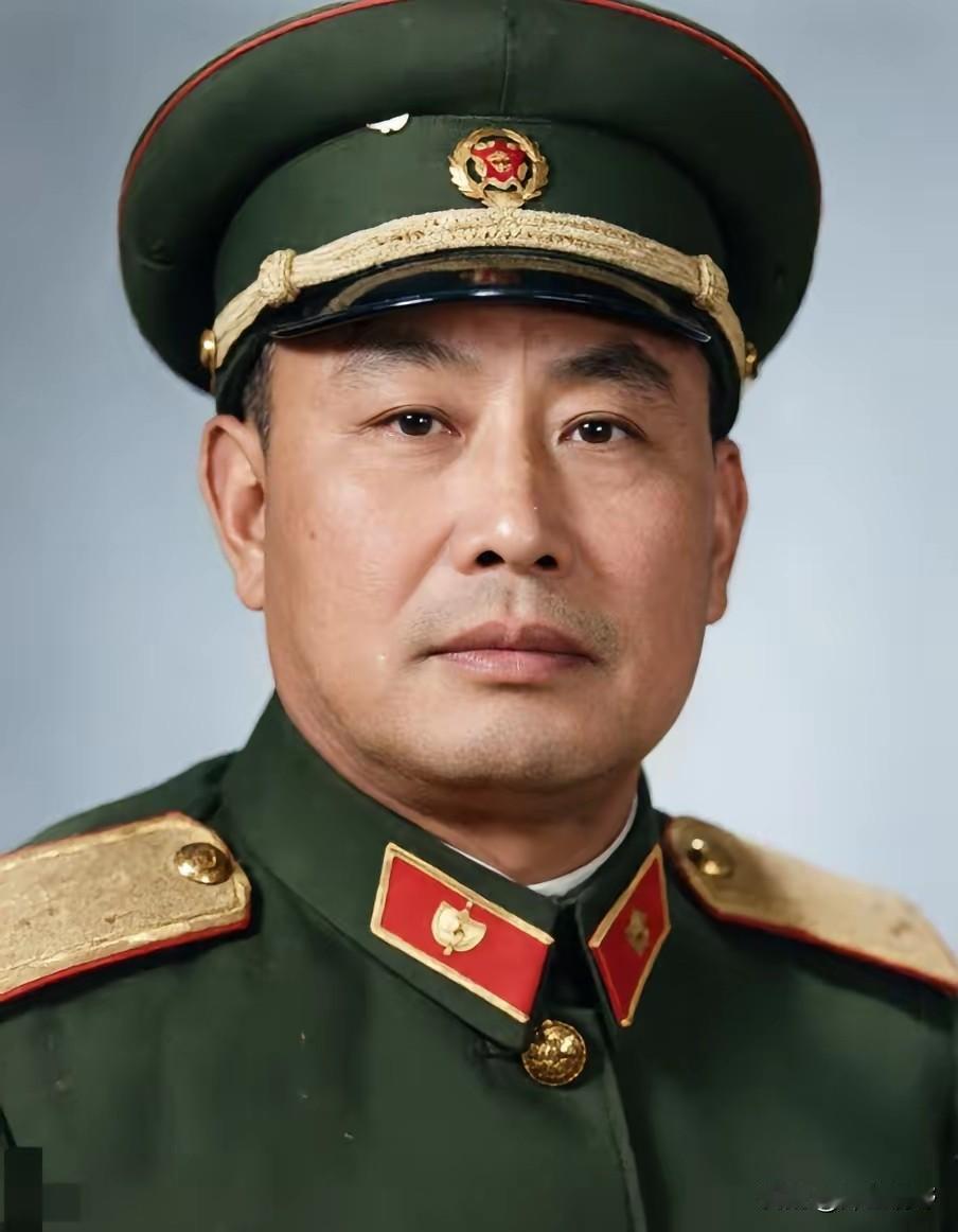 开国将帅中仅他一人生父在台湾，1965年才晋升少将，5个月后军衔制废除，被称为最