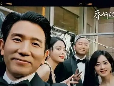 赵丽颖最近被拍到和导演赵德胤多次同进同出，两人合作过电影《乔妍的心事》。视频里赵