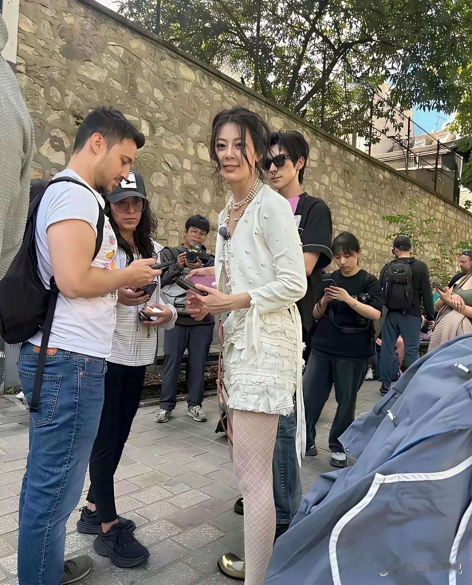 电视上看着一般般，真人巨漂亮。