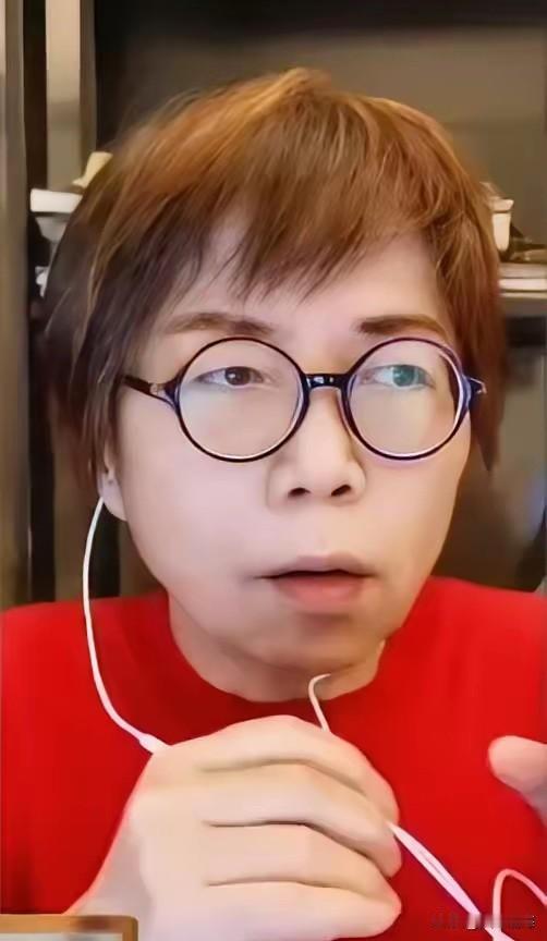 9月14日，知名人士黄智贤在节目中表示，她不理解很多深蓝现在把柯文哲、黄国