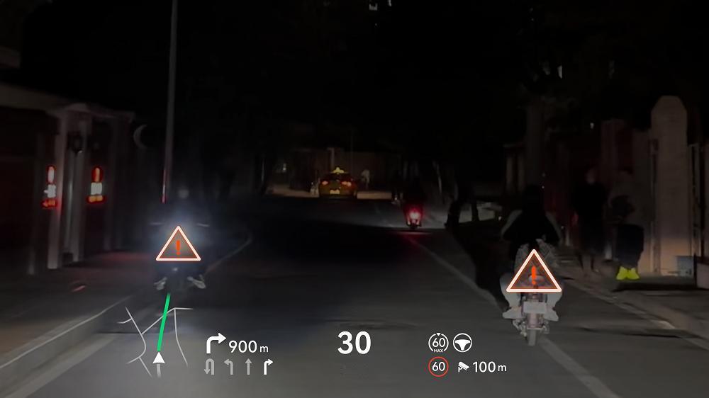 告别枯燥驾驶，问界M8OTA让科技充满烟火气很多人觉得车载科技都是冷冰冰的，