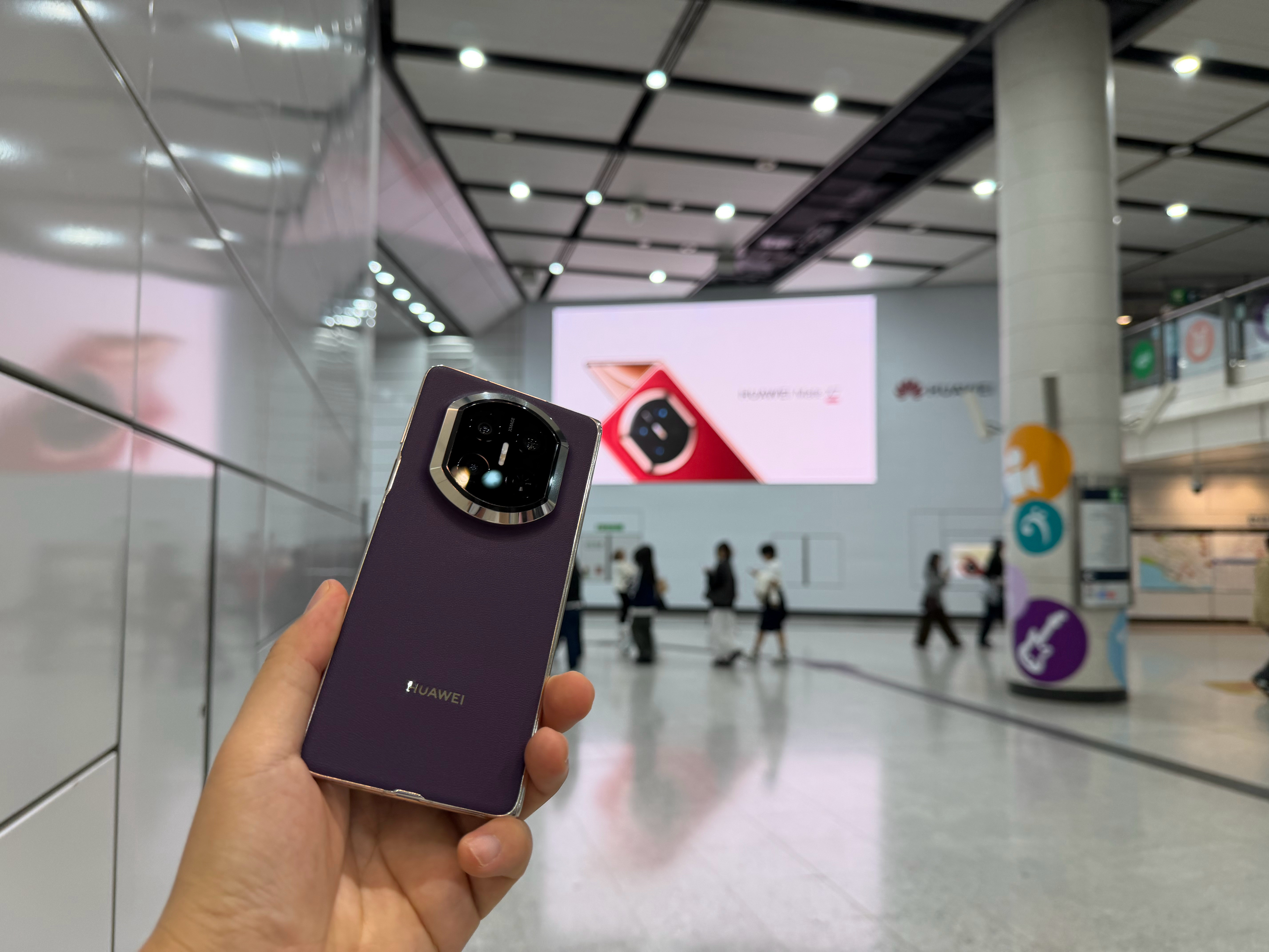 香港蛮多华为MateX7落地物料的，确实足够好用