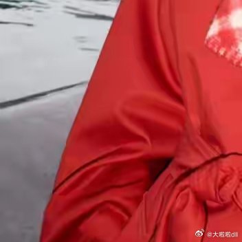 不用轻易羡慕身边那个挂满奖牌、自信阳光、看上去不会被任何事情阻挡的家伙，他摘下奖