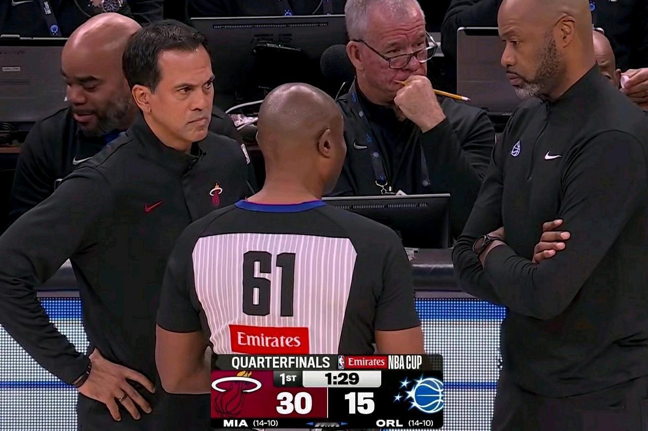 万万没想到：热火把计时器跑“冒烟”了！在热火VS魔术的杯赛淘汰赛的首节比赛中发生