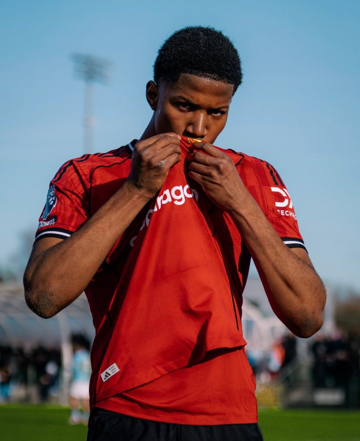 曼联工作人员对奇多·奥比在场外的态度感到不满和担忧。每日邮报记者NathanS