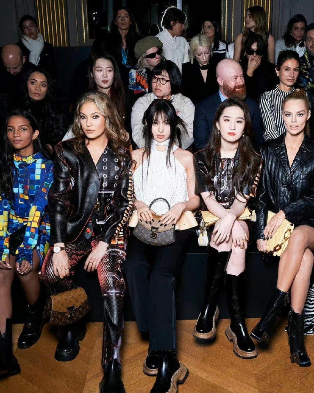 谷爱凌气场真的好强大，她和刘亦菲一样，自带强大底气，身上没有讨好感。自信大方的感