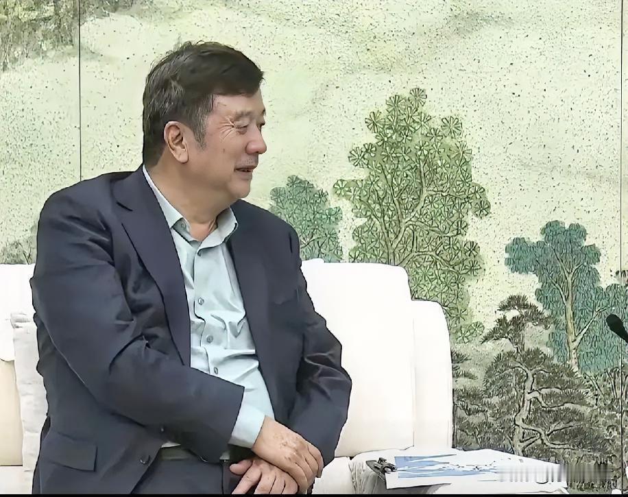 任正非的亲弟弟——任树录，现任华为常务监事、首席后勤官，主管华为基建、园区建设、