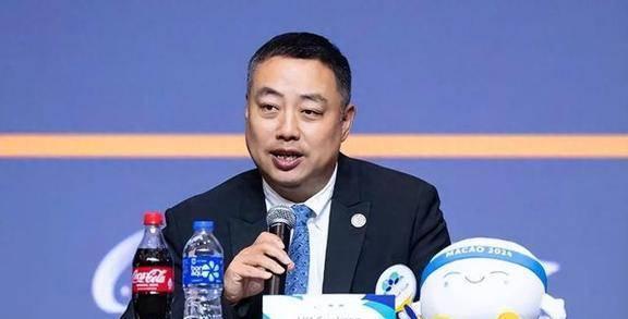 正式退出！36年职业生涯收官1976年出生的刘国梁，今年刚满49岁，按说正是男