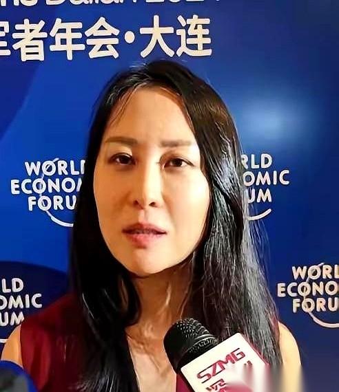 拿着家里的钱，烧着爹妈的人脉，跑到外面去认新爹。这出戏，真的，看腻了。我有时