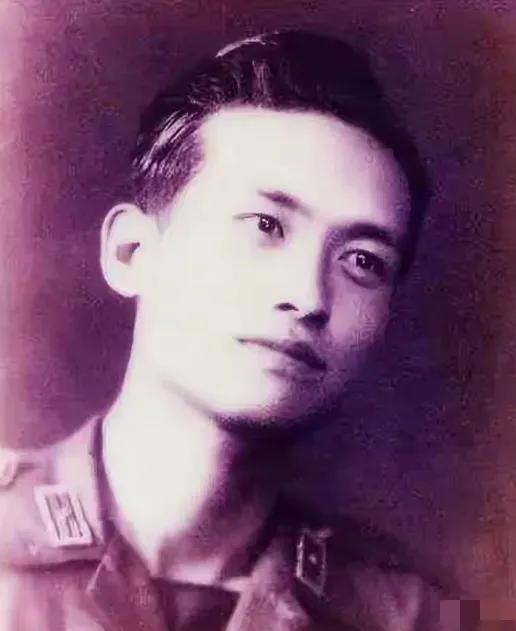 1947年，国军少校被俘，面对审问，他看了一眼连长，淡定地说：“同志，你级别太低