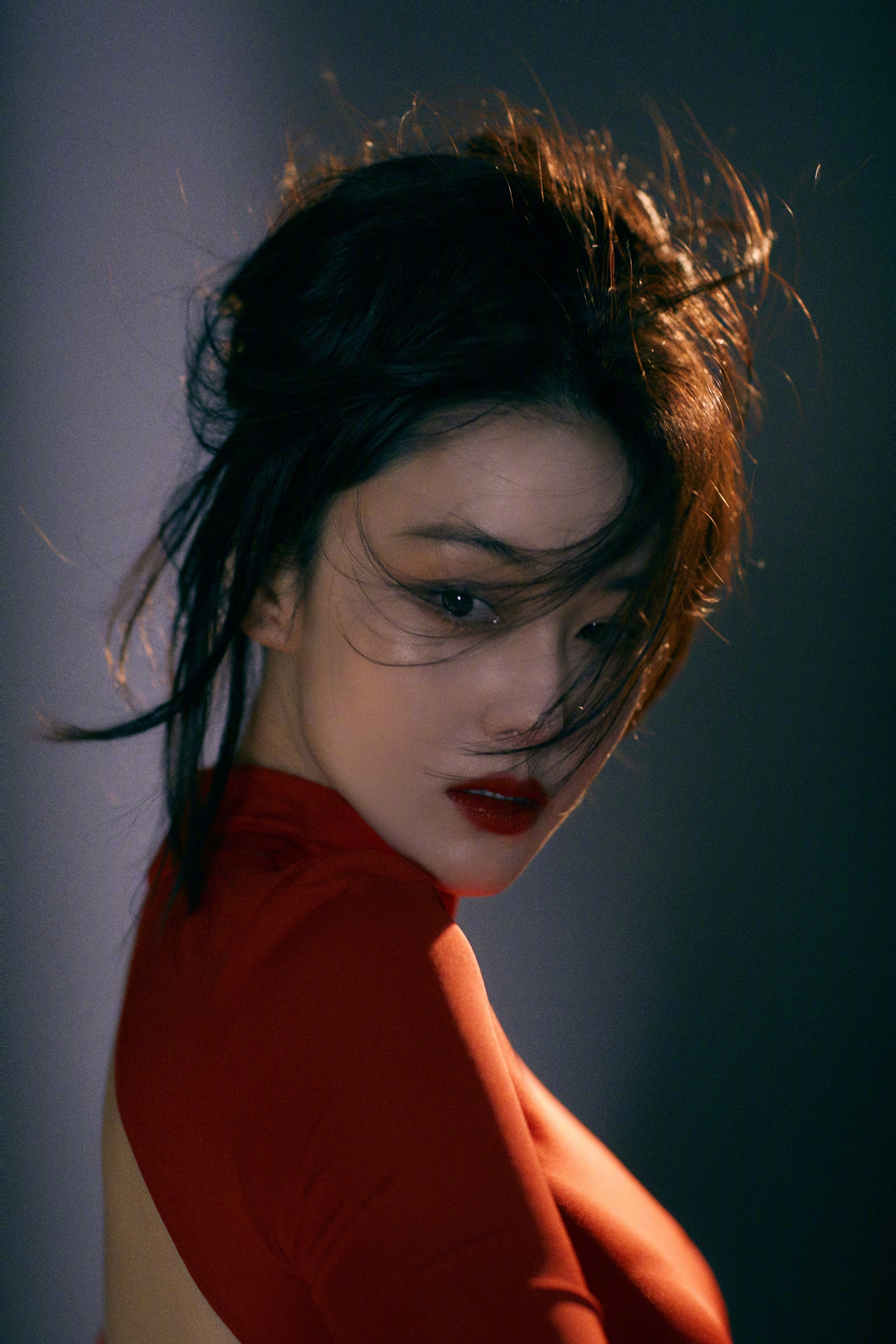 张馨予红裙身材凹凸有致​​​