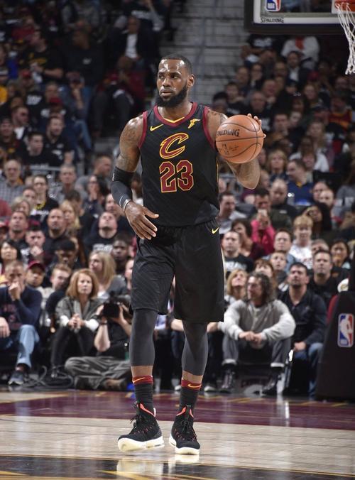 “如果你让我来选自己哪个赛季最强，哪个赛季的我是最完美的球员？我会说2017-1