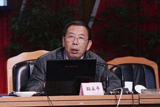 为啥感觉这几年经济突然转不动了？清华教授的看法，讲得特别透过去几十年，中国经济