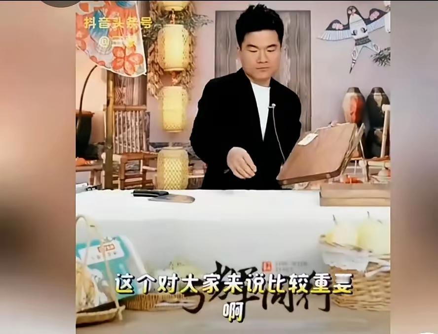 董宇辉卖菜板这段，看完真觉得这哥们是个实在人。拿着刀要劈菜板的时候，马骞那