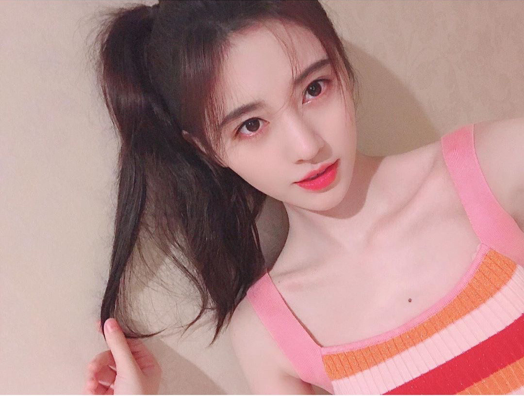 鞠婧祎指尖蝴蝶鞠婧祎Ins十八宫格🍊