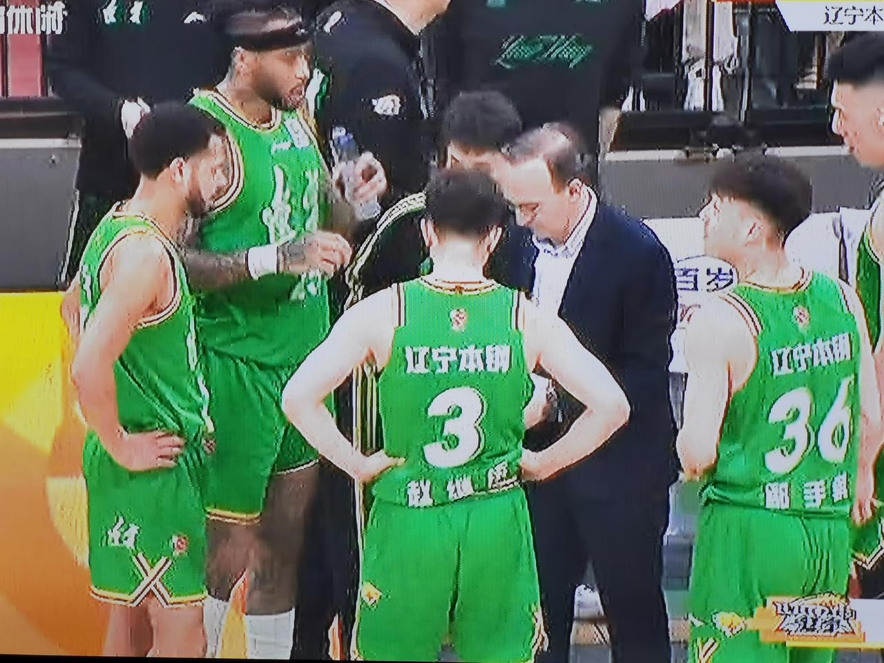 乌戈对皮特森的回应。乌戈说“我不喜欢皮特森这样的队员，他的这种过半场就投3分的