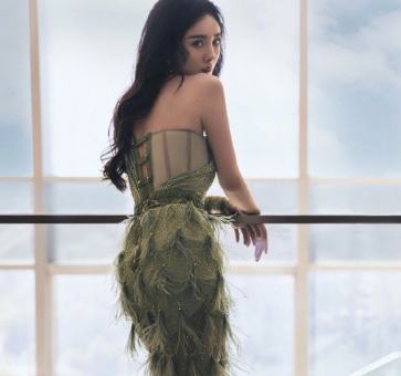 杨幂女神高清写真，太好看了叭