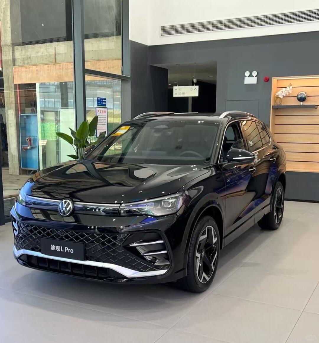 上周刚帮武汉的粉丝淘了台2023款的途观L，他预算15万左右，本来纠结买低配紧凑