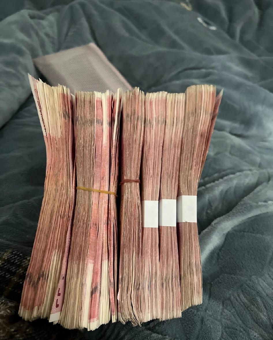 “妈，你就我一个孩子，钱不给我给谁？”——这句话像钉子，我亲耳听过三遍。我离