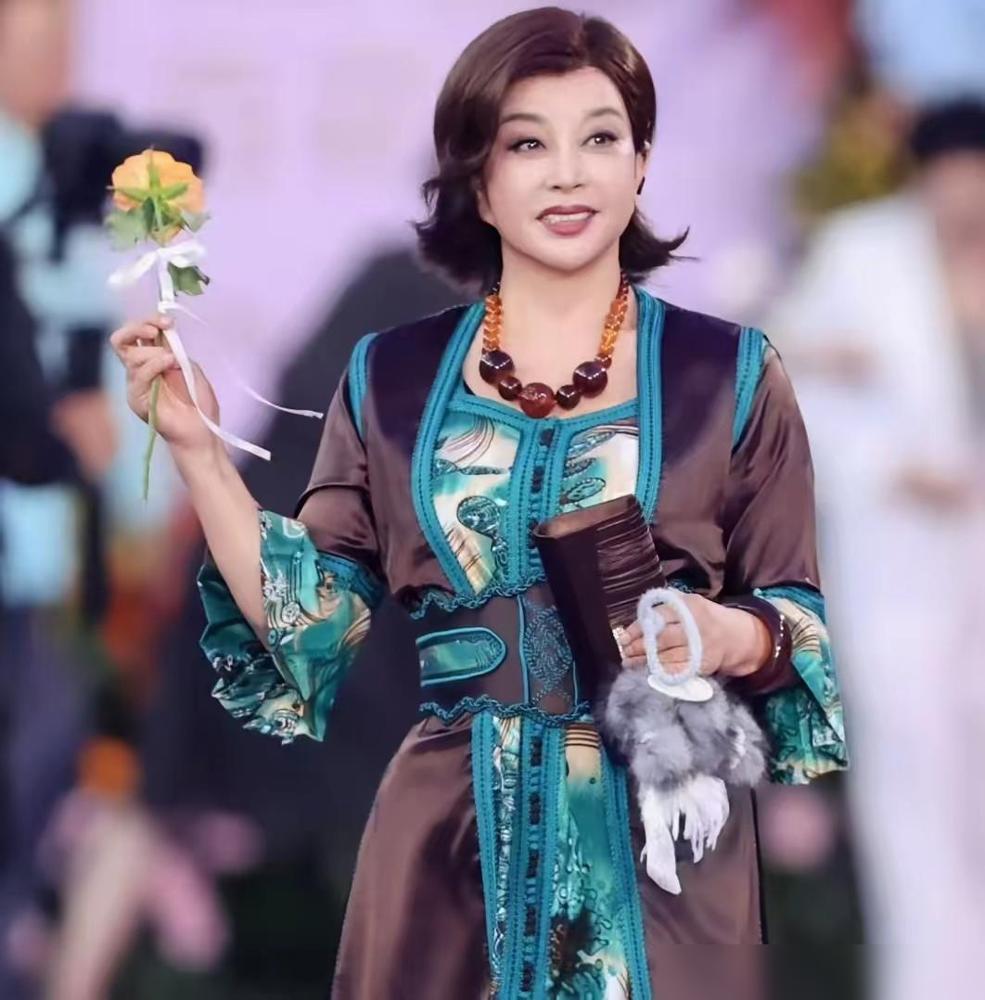 朋友是健身教练，她跟我说了句大实话。之前我还真觉得那些上了年纪还精力满满的明