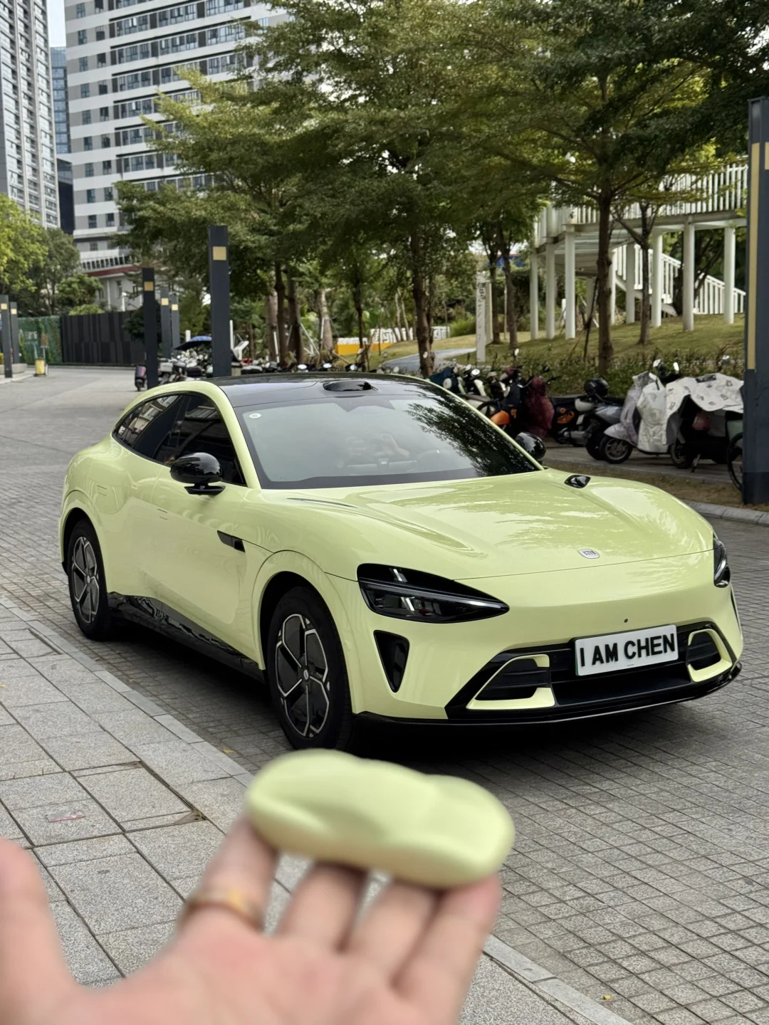 被朋友夸爆的黄色 小米YU7