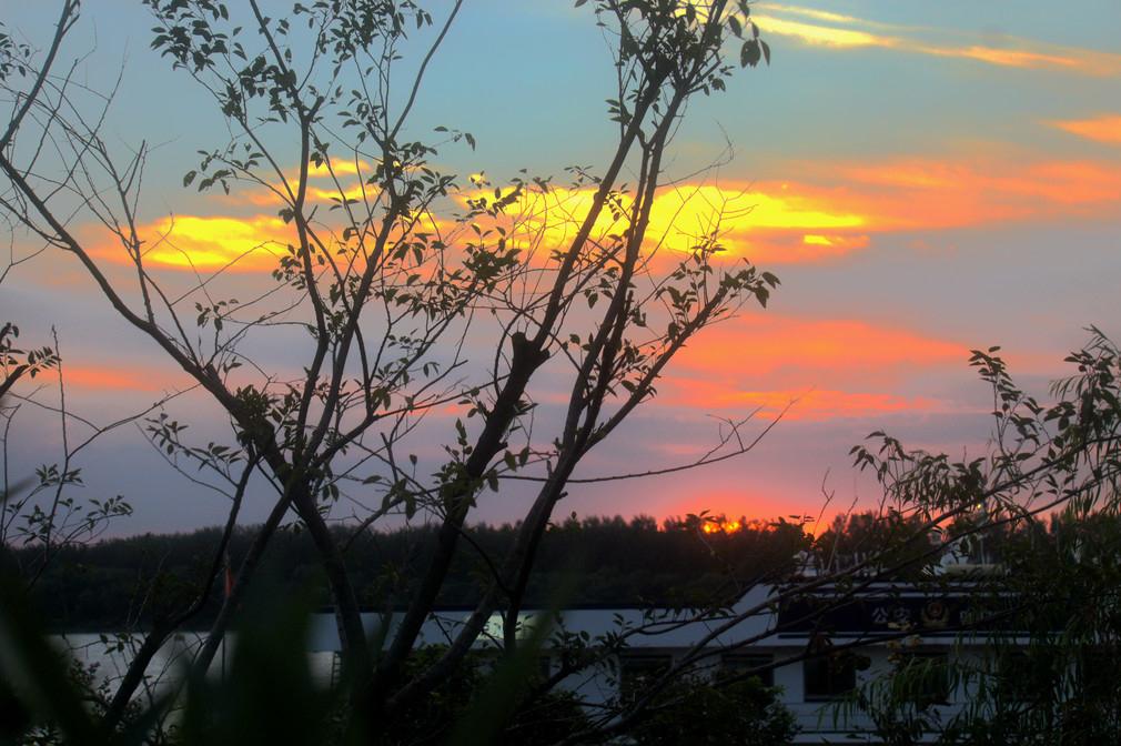 昨天跟我们的一个数学老师沟通，因为有一个高三的孩子要来上课，老师跟我说没有时间了